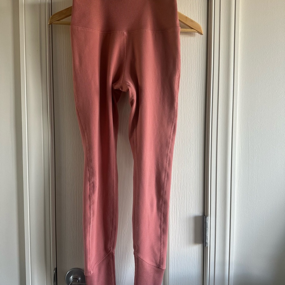 Alo women’s terra cotta colored Leggings